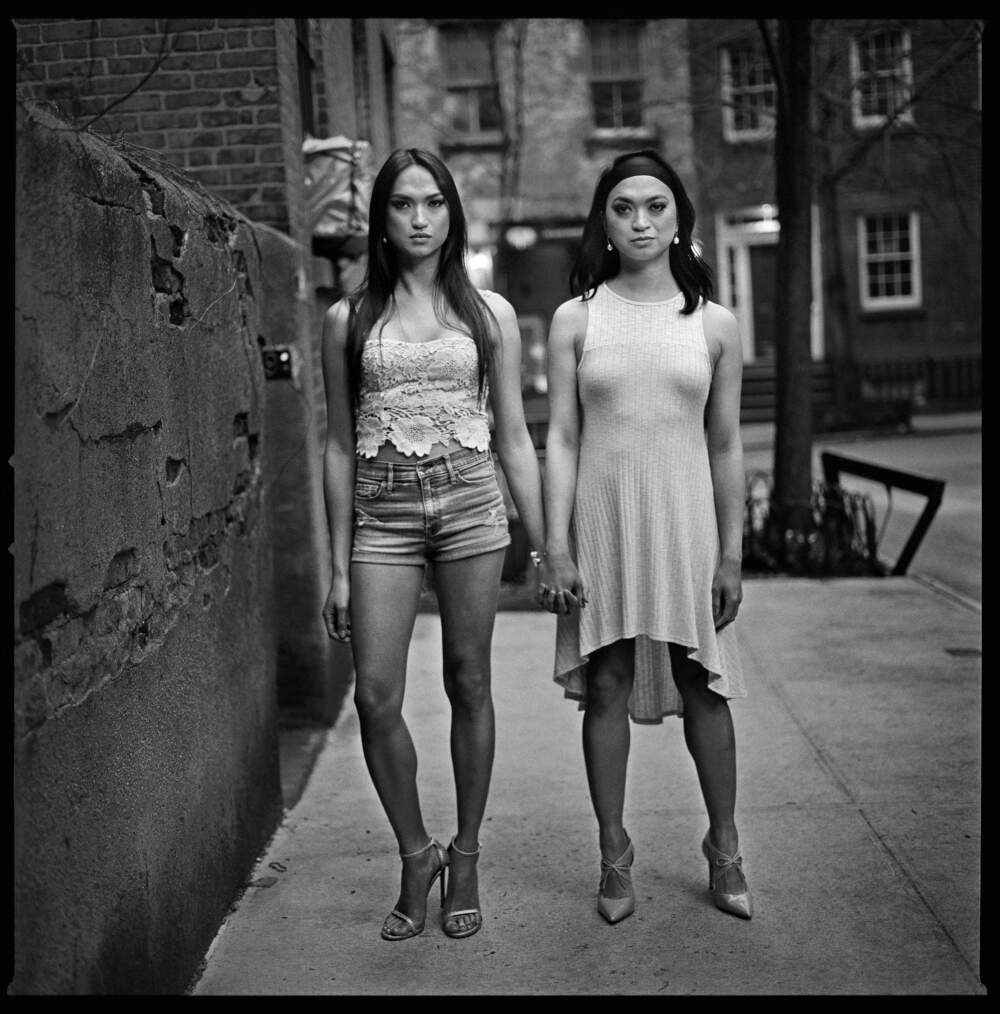 Mark Seliger, "Angel Castillo and Ally Castillo," 2016. (Courtesy the artist and Isabella Stewart Gardner Museum)